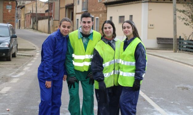 Diversión y alegría en la fiesta de quintos y quintas del 2006 de Villafrechós