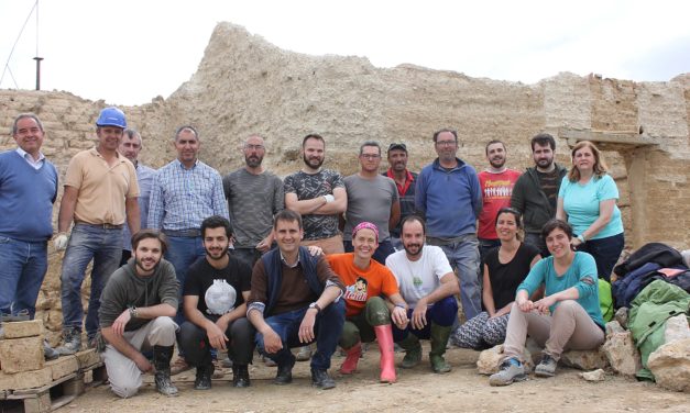 Una veintena de personas participa en un taller de construcción tradicional
