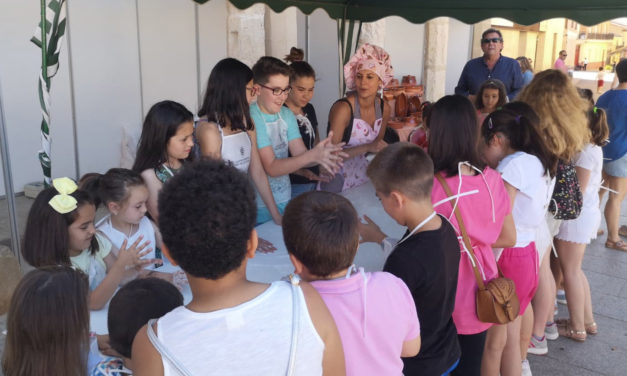 Los más pequeños viven unas dulces ‘Ferias de la Madera’