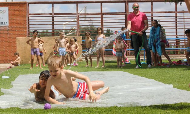 El Campamento Urbano riosecano disfruta de una refrescante mañana