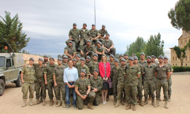 Soldados del Regimiento Farnesio realizan maniobras en Rioseco