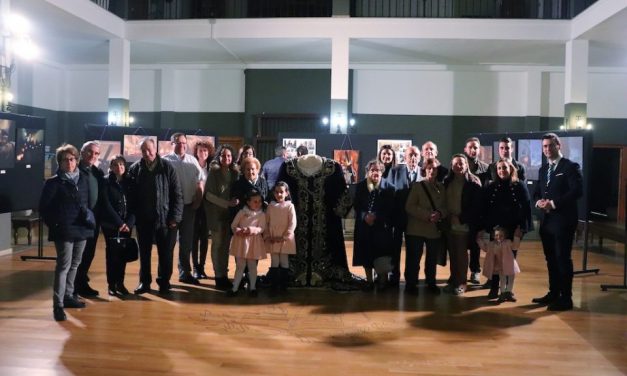 Una muestra fotográfica inicia los actos del II centenario del Nazareno de Santa Cruz