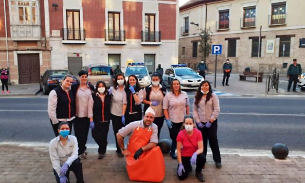 La Guardia Civil de Rioseco rinde homenaje a la plantilla de Supermercado Lupa