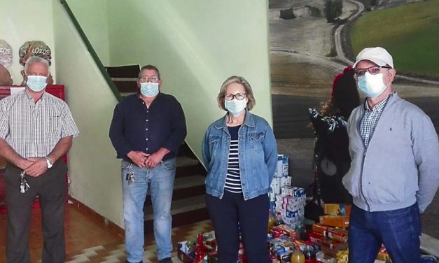Peñaflor entrega a Cáritas más de 700 kilos de comida y productos de limpieza