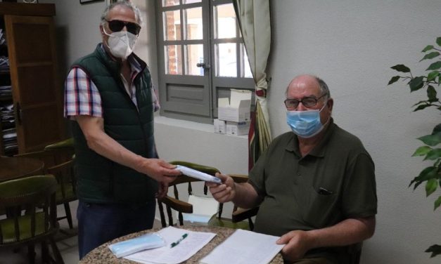 La Asociación Rúa Mayor reparte 2.150 mascarillas entre sus socios