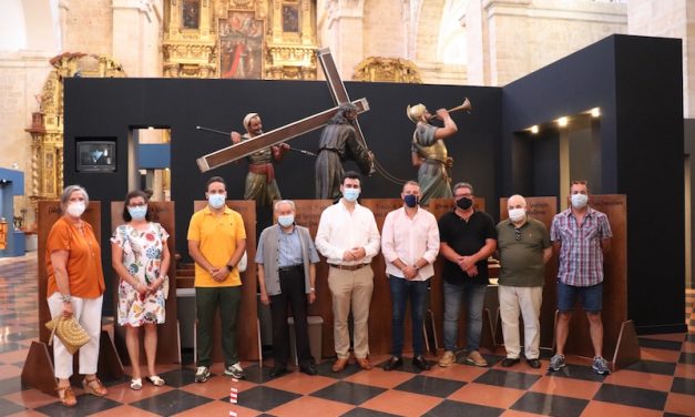 La hermandad de Jesús Nazareno de Santiago y la Santa Verónica dona ocho estaciones higiénicas a Rioseco