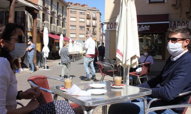 Mascarillas en las piscinas y cierre de peñas, entre las nuevas medidas de la Junta
