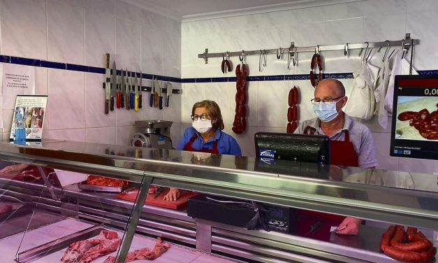 Echa el cierre por  jubilación la Carnicería Amando de Castro