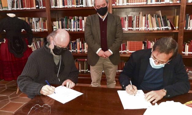 Cultura cede un conjunto de prendas de trajes regionales para su exhibición y custodia en el museo de la Fundación Joaquín Díaz de Urueña