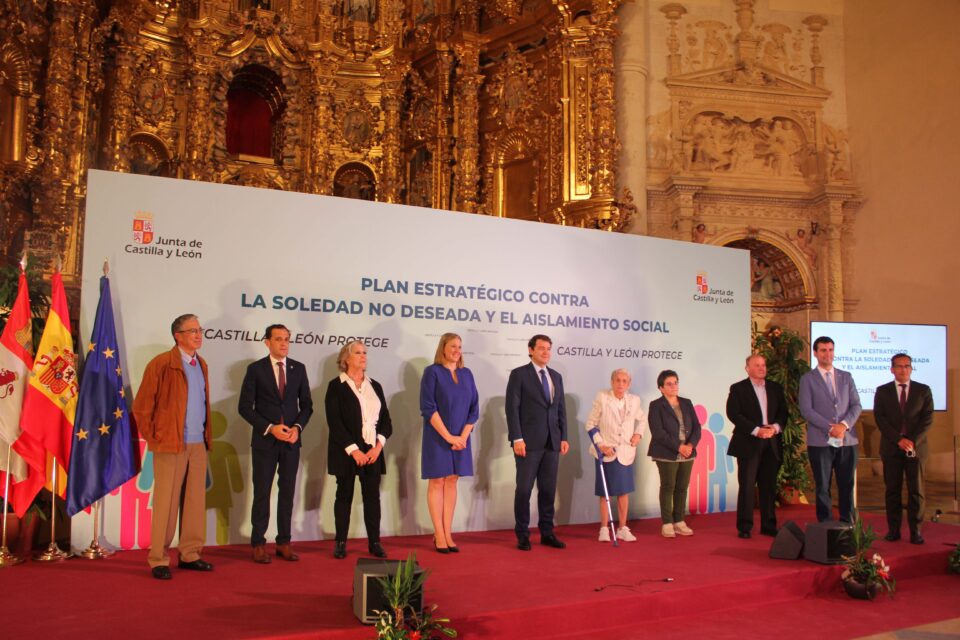 Mañueco anuncia en Rioseco un plan de 100 millones de euros para combatir la soledad no deseada