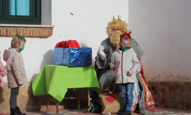 Gaspar visita a los escolares de Villafrechós