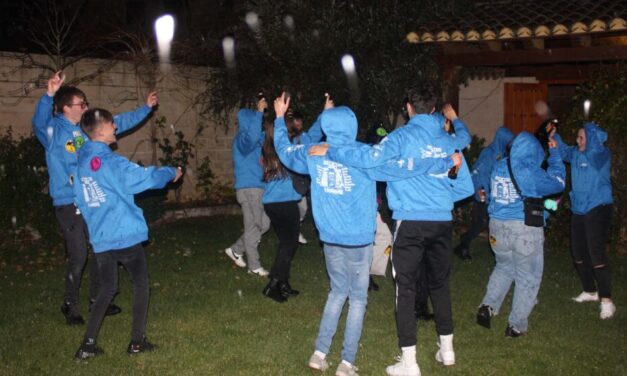 La lluvia no impide que los quintos de Villalpando celebren su fiesta