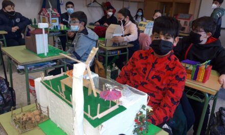 Alumnado de Campos Góticos construye sus propias casas ecológicas