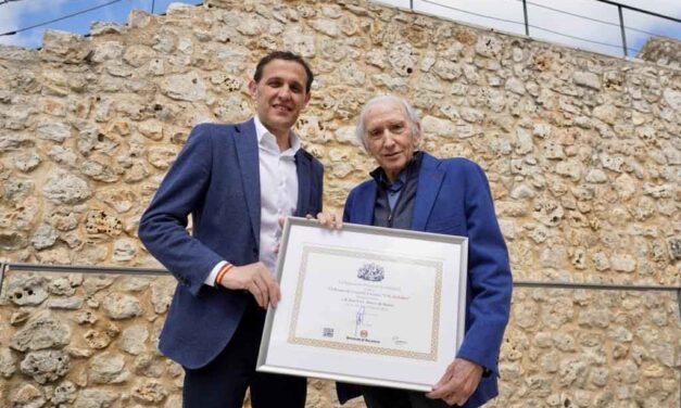 El presidente de la Diputación de Valladolid entrega el VI Premio de Creación Literaria ‘Villa del Libro’ a José Luis Alonso de Santos