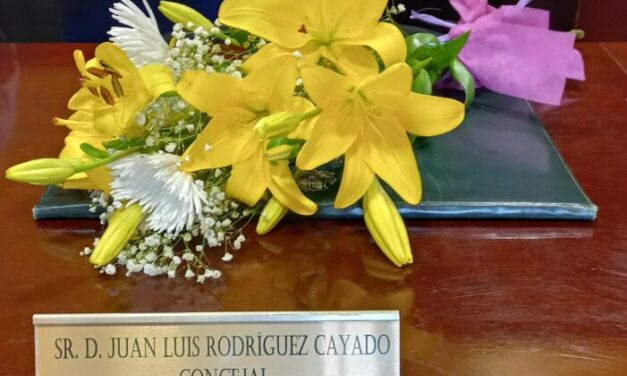 El Pleno de la Corporación Municipal riosecana se despide del concejal Juan Luis Rodríguez y de su Hijo Predilecto, Fray Carlos Amigo