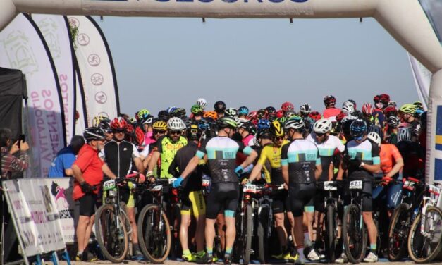 Más de 700 ciclistas pedalean para reivindicar seguridad en las carreteras