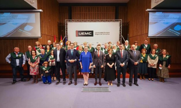 Estudiantes de la Universidad de la Experiencia de Medina de Rioseco y Medina del Campo celebran en la UEMC su acto de Graduación
