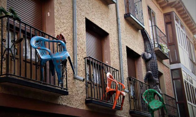 AEMPRYC recoge sillas y zapatos para pintar