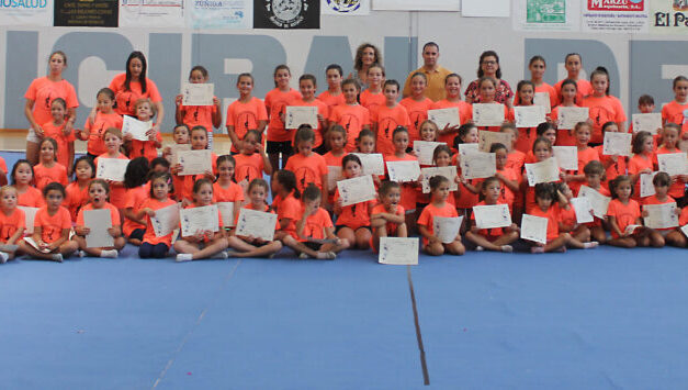 El Campamento de Gimnasia Rítmica de Rioseco se despide con la entrega de diplomas