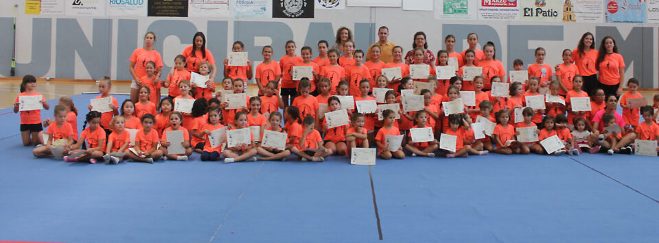El Campamento de Gimnasia Rítmica de Rioseco se despide con la entrega de diplomas
