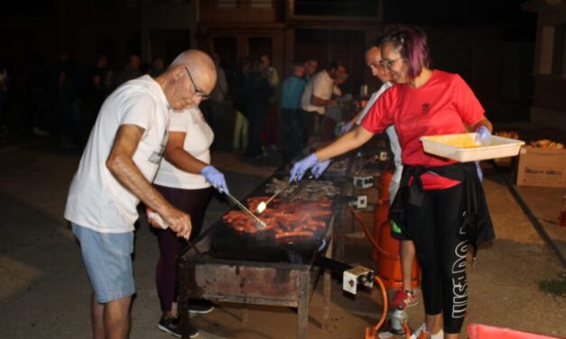 La parrillada a favor de la AECC de Villafrechós recauda 700 euros