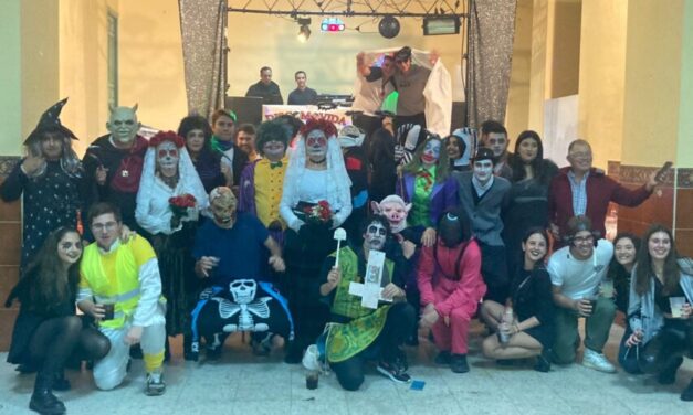 Aguilar celebra su ‘Fiesta de los Santos’ con terroríficos disfraces