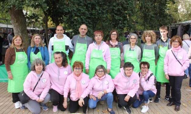 Mandiles solidarios contra el cáncer en Medina de Rioseco