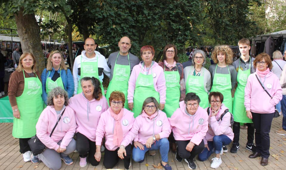 Mandiles solidarios contra el cáncer en Medina de Rioseco