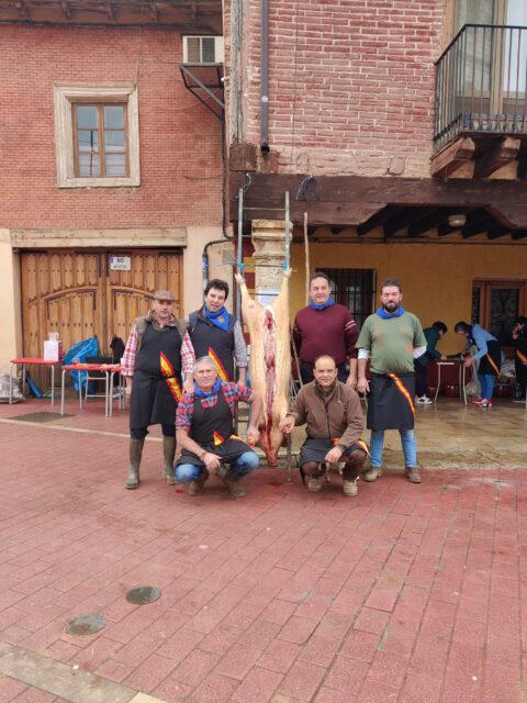 Villabrágima rememora con una gran fiesta la tradicional Matanza del Cerdo