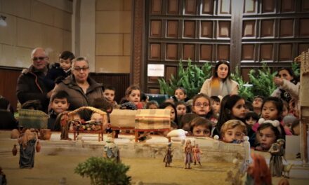 Escolares de San Vicente de Paúl visitan el Museo Temporal de Belenes