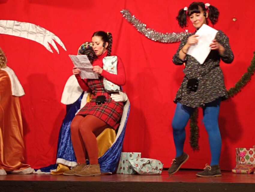 Martita y Lucía, grandes animadoras de la noche de Reyes en Villardefrades