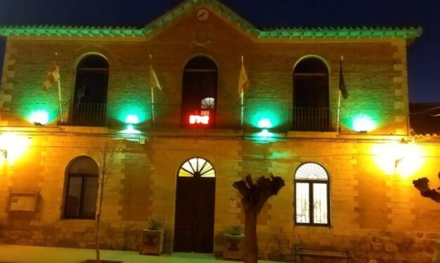 El Ayuntamiento de Aguilar se ilumina verde para conmemorar el Día Mundial contra el cáncer