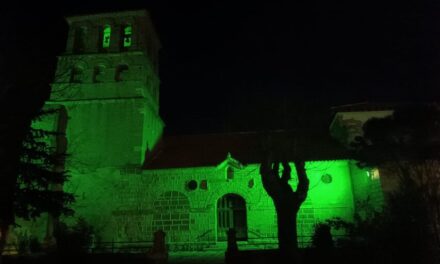 Villafrechós ilumina sus fachadas de color verde para visibilizar la lucha contra el cáncer
