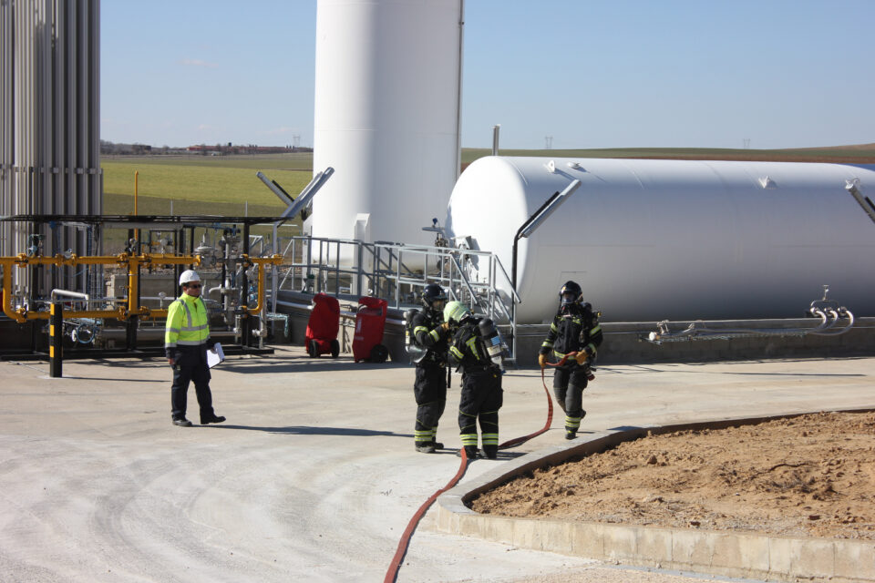 Simulacro de emergencia en la planta de gas natural de Rioseco