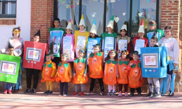 El Colegio de Villafrechós se une a la celebración carnavalesca de los 50 años de Campos Góticos