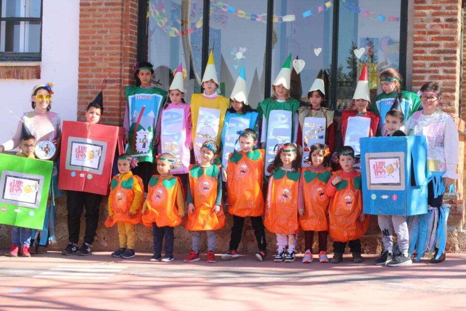 El Colegio de Villafrechós se une a la celebración carnavalesca de los 50 años de Campos Góticos