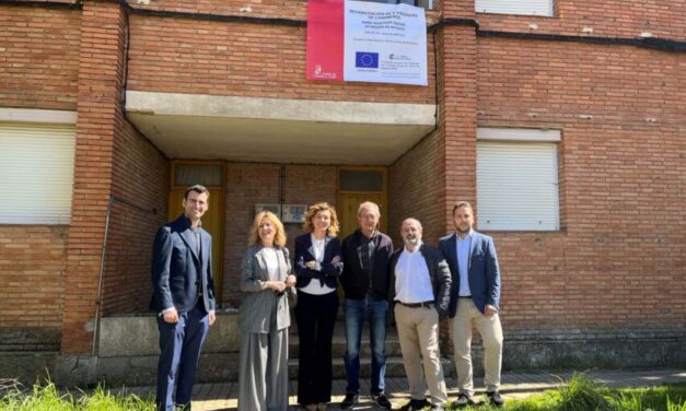 La directora general de Vivienda de la Junta visita las obras de rehabilitación de seis viviendas de camineros de Rioseco