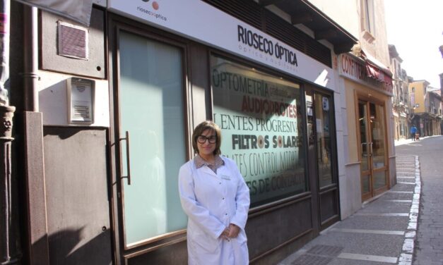 Tres décadas al cuidado de la vista de los vecinos del territorio