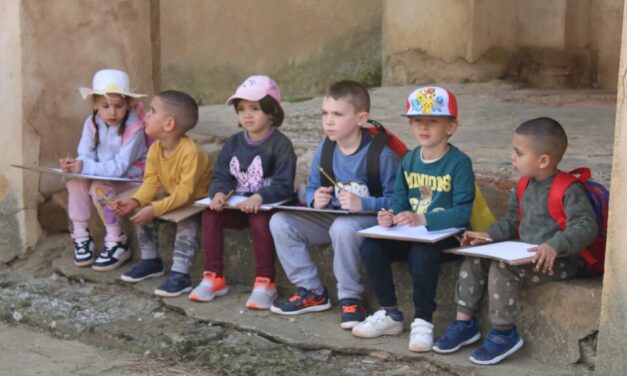 La infancia de Villafrechós expande su arte en plena naturaleza