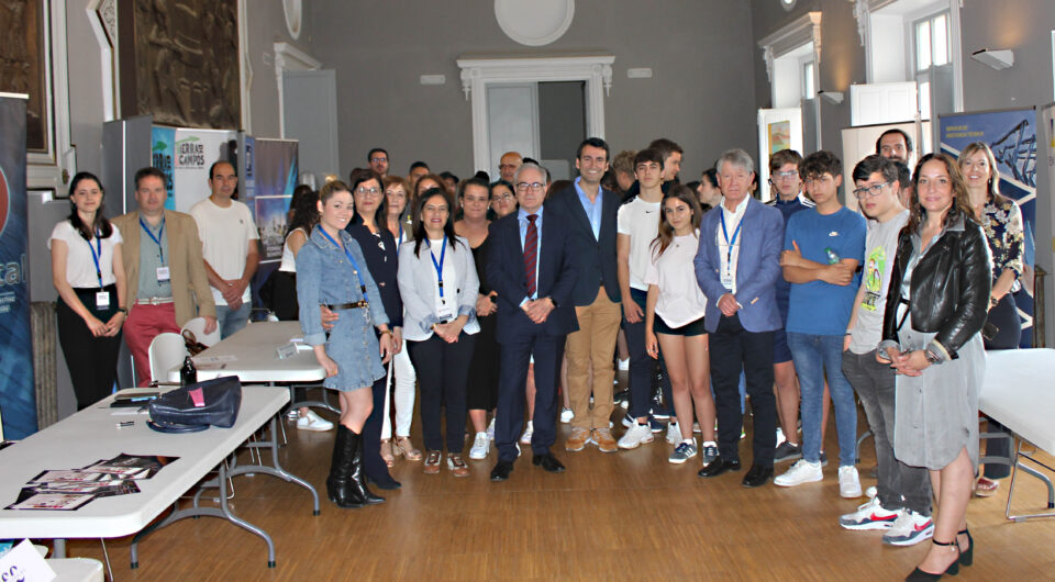 Juventud del territorio conoce las oportunidades laborales del futuro a través de una feria de empleo