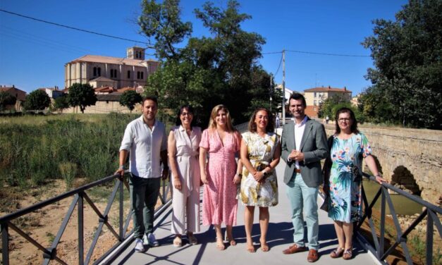 Medina de Rioseco inaugura las pasarela que unen el casco urbano con el cementerio