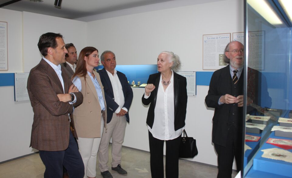 El Centro e-LEA Miguel Delibes inaugura una exposición con más de 5.000 piezas de religiosidad popular