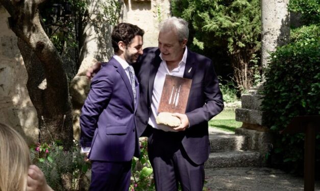 David Summers recoge el Ciprés de Honor reivindicando la importancia de defender la cultura en español en todo el mundo