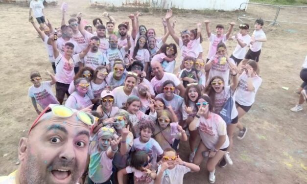 San Pedro se llena de colores gracias a la fiesta holi