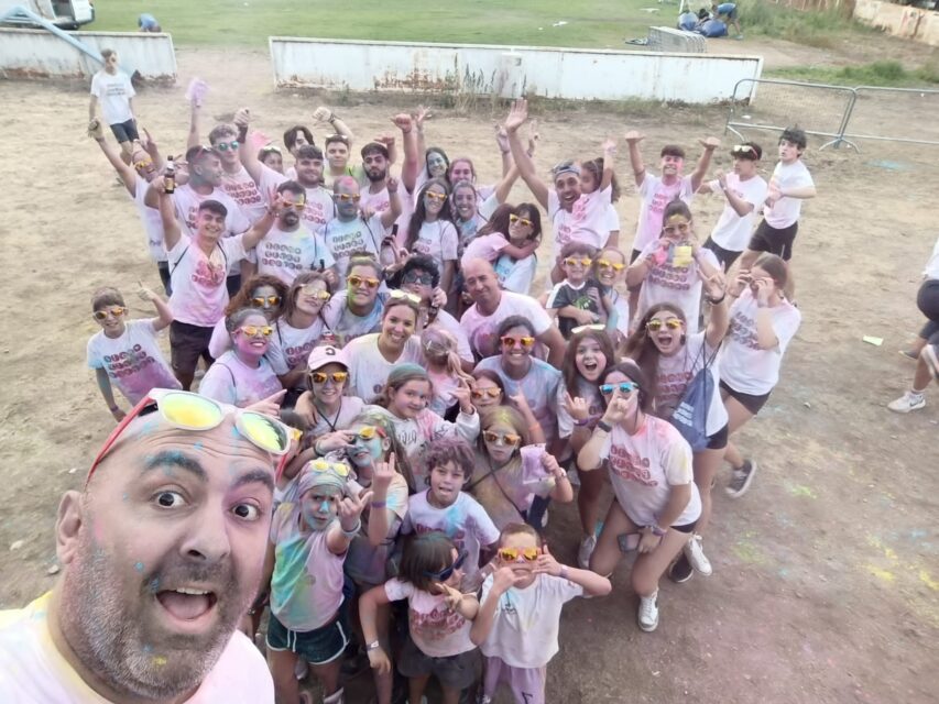 San Pedro se llena de colores gracias a la fiesta holi