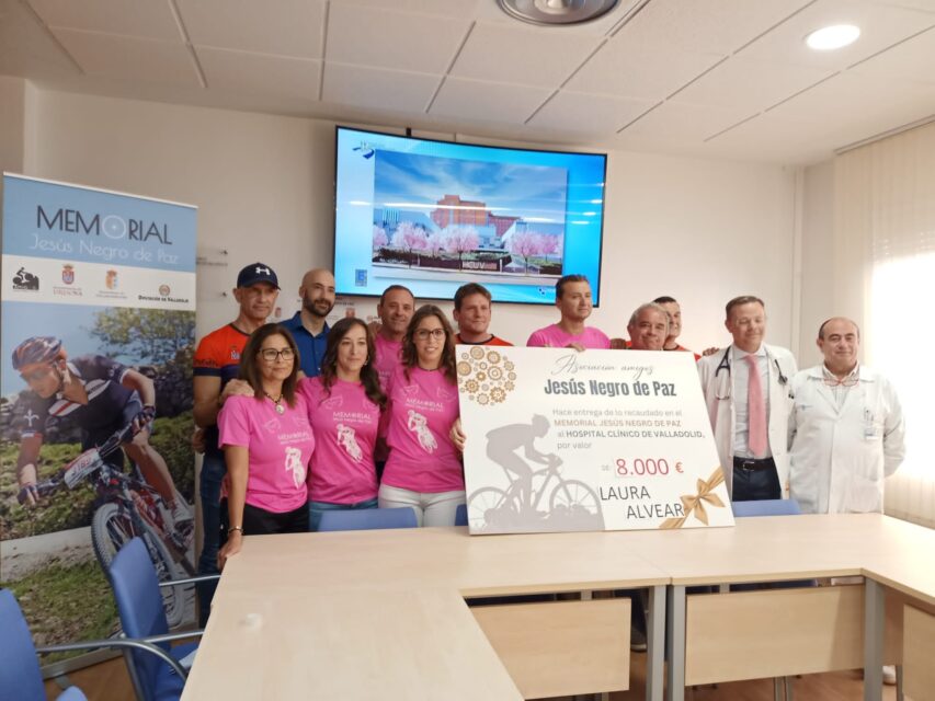 La Asociación Amigos de Jesús Negro entrega la donación de 8.000 euros al Hospital Clínico de Valladolid