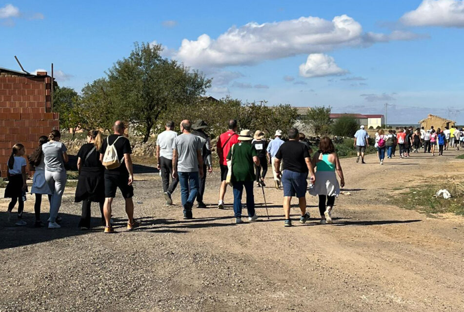 La I Marcha Villanueva Solidaria recauda 865 euros para luchar contra la esclerosis múltiple