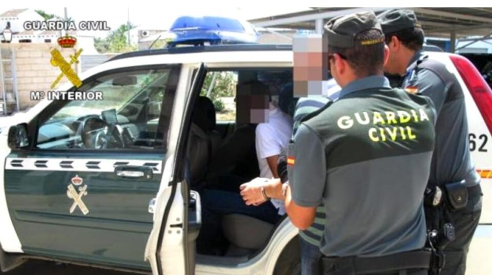 Detenida una persona por un delito de estafa en  la compra-venta de un vehículo valorado en 37.000 euros en Medina de Rioseco
