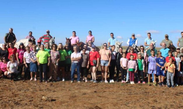 Más de 130 personas participan en la I Ruta Benéfica a Caballo y a Pie de Villafrechós