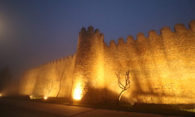 Urueña mejora la iluminación de su muralla